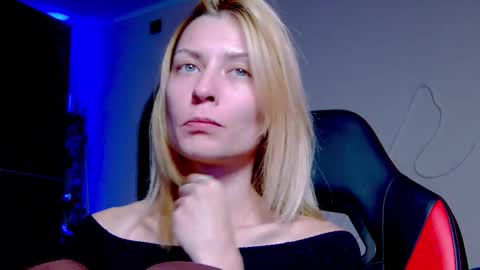 karoline121 online show from 10-01-25, 08:15