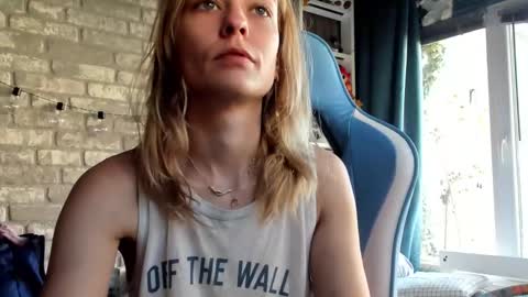 karoline121 online show from 12-18-25, 09:37