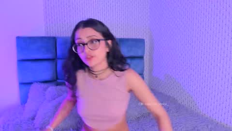Snapshot of karoline_jones_ chatting on 01-10-25, 12:38 Karoline online show from 01-10-25, 12:38