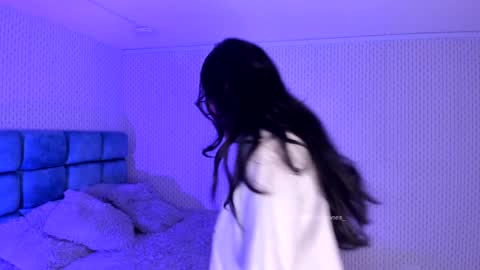 Snapshot of karoline_jones_ chatting on 02-01-25, 01:02 Karoline online show from 02-01-25, 01:02
