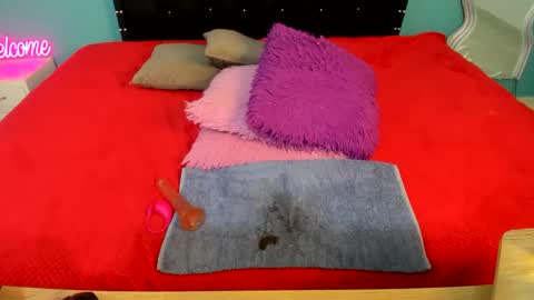 Snapshot of karoll_sexi2 chatting on 12-18-24, 10:24 Karoll online show from 12-18-24, 10:24