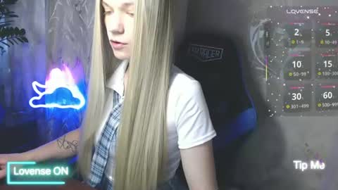Caroline Fox online show from 06-27-26, 08:30
