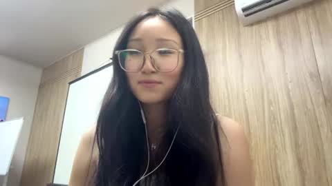 Snapshot of karrenmelbye chatting on 07-04-26, 12:11 Mia online show from 07-04-26, 12:11