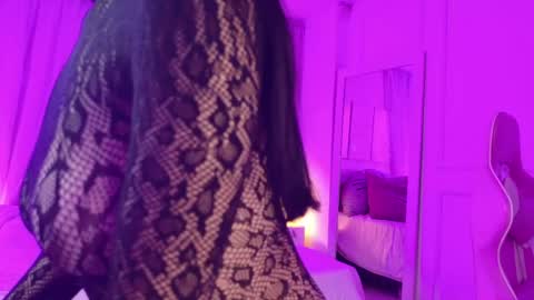 Snapshot of kary_bm chatting on 05-12-26, 02:19 Kary online show from 05-12-26, 02:19