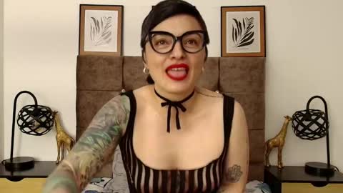 Snapshot of kat_paradisse chatting on 10-14-25, 09:04 kat paradisse online show from 10-14-25, 09:04