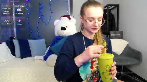 Snapshot of kate_jonson chatting on 12-15-24, 07:46 .Be kind and gentle with me and I will do my best for you. online show from 12-15-24, 07:46