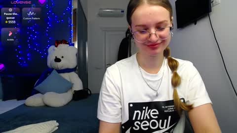 Snapshot of kate_jonson chatting on 01-08-25, 08:27 .Be kind and gentle with me and I will do my best for you. online show from 01-08-25, 08:27