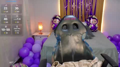 kate_lawrence_ online show from 11-11-25, 12:05