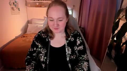 Snapshot of kate_rest chatting on 05-08-26, 02:33 Kate Follow me dear online show from 05-08-26, 02:33