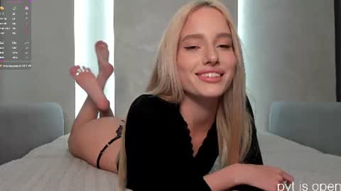 Snapshot of katebremar chatting on 06-12-26, 06:40 online show from 06-12-26, 06:40