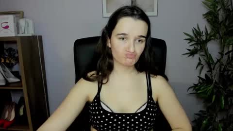 Snapshot of katedesire chatting on 01-19-25, 07:47 Kate online show from 01-19-25, 07:47