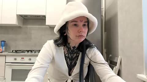 Snapshot of katelynnjenness chatting on 01-19-26, 07:01 Milana online show from 01-19-26, 07:01