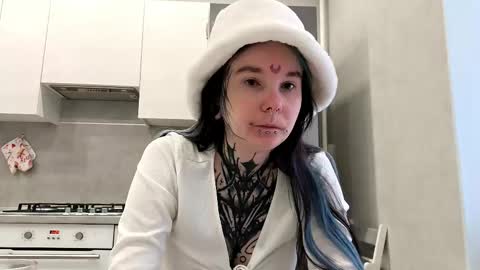 Snapshot of katelynnjenness chatting on 02-01-26, 06:12 Milana online show from 02-01-26, 06:12