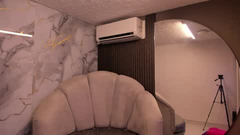 Im Katherine but call me Kate  online show from 04-08-26, 12:05