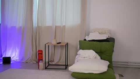 Snapshot of katequinn chatting on 05-19-26, 03:35 Cristina online show from 05-19-26, 03:35