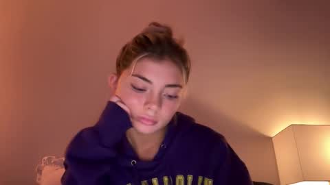 Snapshot of katerinavoss chatting on 11-09-25, 02:21 katerinavoss online show from 11-09-25, 02:21