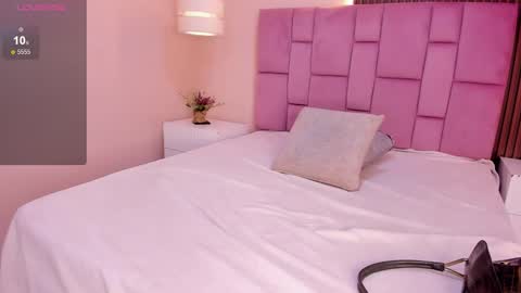 Snapshot of kathe_asian chatting on 12-20-25, 11:39 online show from 12-20-25, 11:39