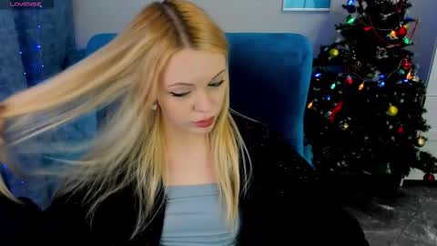 Snapshot of katherineepierce chatting on 01-11-26, 10:04 Katherine online show from 01-11-26, 10:04