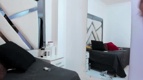 Katherine Foster online show from 09-10-25, 05:13