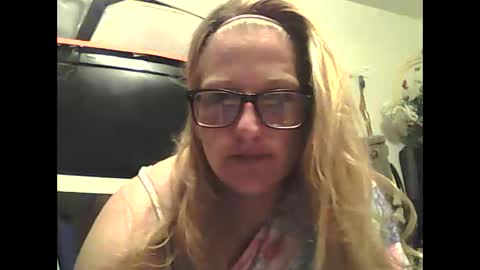 Snapshot of katherinelynn8685 chatting on 05-25-26, 04:51 katherinelynn8685 online show from 05-25-26, 04:51