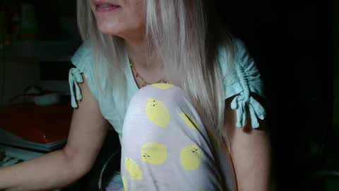Snapshot of kathleenedwards chatting on 06-05-26, 11:32 Kathleen online show from 06-05-26, 11:32