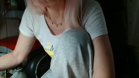 Snapshot of kathleenedwards chatting on 06-08-26, 01:22 Kathleen online show from 06-08-26, 01:22