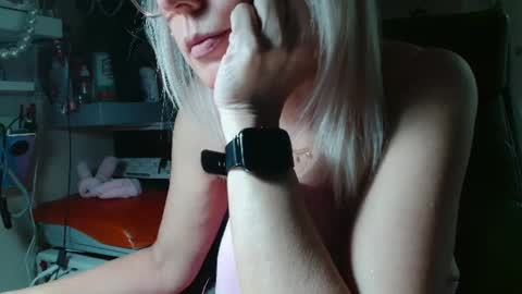 Snapshot of kathleenedwards chatting on 06-16-26, 11:46 Kathleen online show from 06-16-26, 11:46