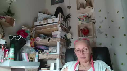 Snapshot of kathleenedwards chatting on 06-25-26, 05:50 Kathleen online show from 06-25-26, 05:50