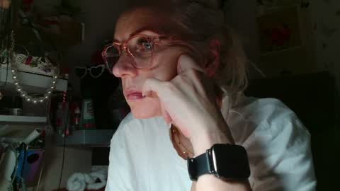 Snapshot of kathleenedwards chatting on 07-01-26, 07:43 Kathleen online show from 07-01-26, 07:43