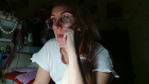 Snapshot of kathleenedwards chatting on 07-05-26, 06:26 Kathleen online show from 07-05-26, 06:26