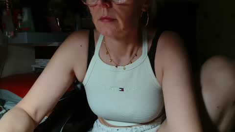Snapshot of kathleenedwards chatting on 07-11-26, 08:33 Kathleen online show from 07-11-26, 08:33