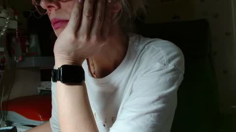 Snapshot of kathleenedwards chatting on 07-12-26, 10:39 Kathleen online show from 07-12-26, 10:39