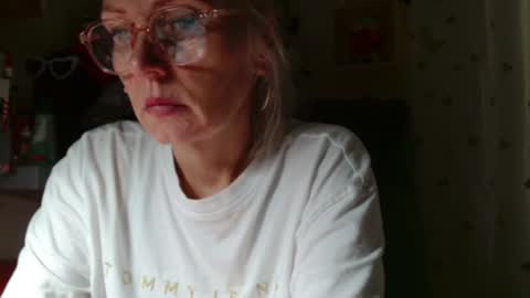 Snapshot of kathleenedwards chatting on 07-13-26, 10:29 Kathleen online show from 07-13-26, 10:29