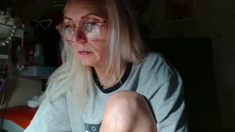 Snapshot of kathleenedwards chatting on 07-14-26, 01:08 Kathleen online show from 07-14-26, 01:08