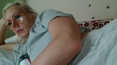 Snapshot of kathleenedwards chatting on 07-14-26, 11:38 Kathleen online show from 07-14-26, 11:38