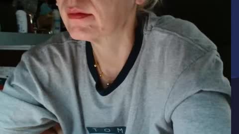 Snapshot of kathleenedwards chatting on 07-16-26, 10:43 Kathleen online show from 07-16-26, 10:43