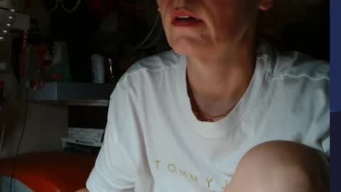 Snapshot of kathleenedwards chatting on 07-18-26, 08:34 Kathleen online show from 07-18-26, 08:34