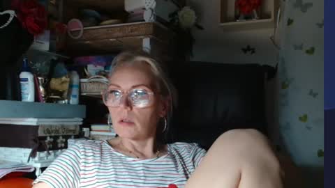 Snapshot of kathleenedwards chatting on 07-21-26, 06:54 Kathleen online show from 07-21-26, 06:54