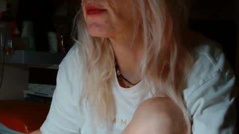 Snapshot of kathleenedwards chatting on 07-28-26, 11:58 Kathleen online show from 07-28-26, 11:58
