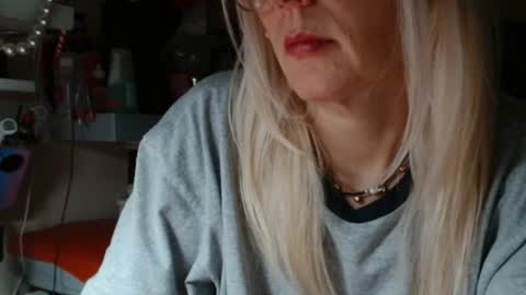 Snapshot of kathleenedwards chatting on 07-31-26, 03:33 Kathleen online show from 07-31-26, 03:33