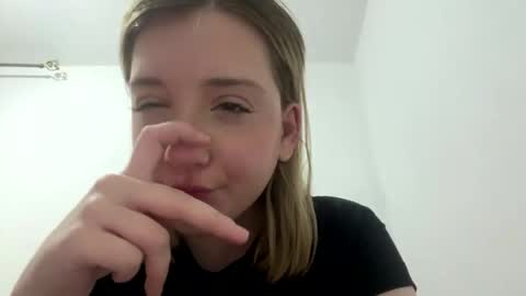 Snapshot of kathrinekiening chatting on 05-30-26, 05:32 Jessie online show from 05-30-26, 05:32