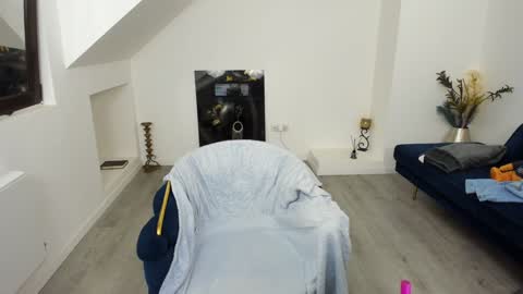 Snapshot of kathy_baby chatting on 09-17-25, 04:03 online show from 09-17-25, 04:03