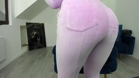 Snapshot of kathy_baby chatting on 09-27-25, 03:33 online show from 09-27-25, 03:33