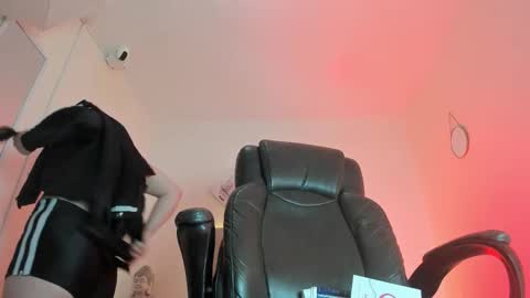 Katia  online show from 11-19-25, 11:21