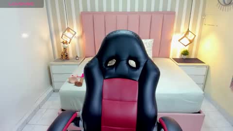 Snapshot of katiamoss1 chatting on 09-24-25, 11:57 KATIA online show from 09-24-25, 11:57