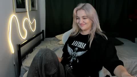 Snapshot of katiebabys chatting on 02-22-26, 06:39 Katie online show from 02-22-26, 06:39