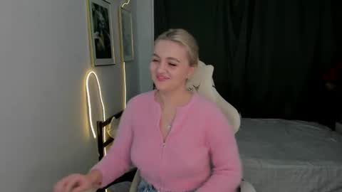 Snapshot of katiebabys chatting on 03-21-26, 03:04 Katie online show from 03-21-26, 03:04