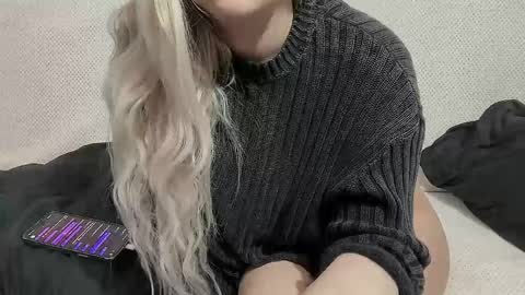 Snapshot of katiebabys chatting on 05-22-26, 04:41 Katie online show from 05-22-26, 04:41