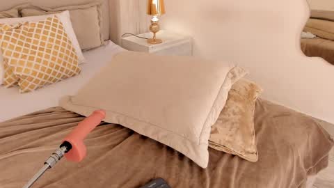 Katie online show from 01-29-25, 05:13