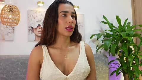 Snapshot of katiecruz_ chatting on 06-04-26, 10:43 Katie online show from 06-04-26, 10:43
